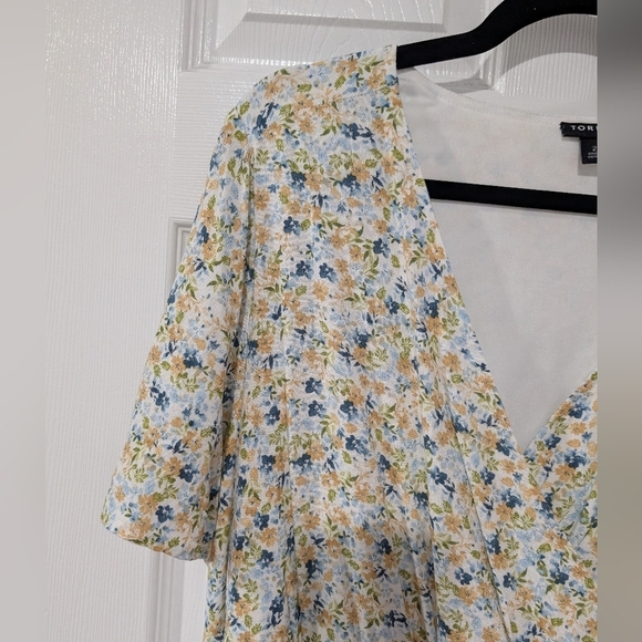 Torrid Sunshine Ditsy Floral Maxi Rayon Slub Surplice Wrap Dress in Size 2 18/20 - Picture 4 of 13